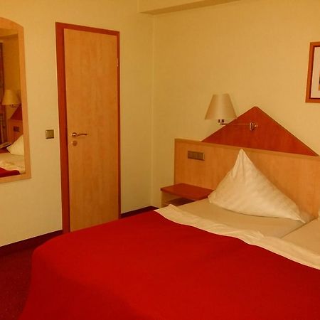 Abant Hotel Frankfurt אוברטשאוסן מראה חיצוני תמונה