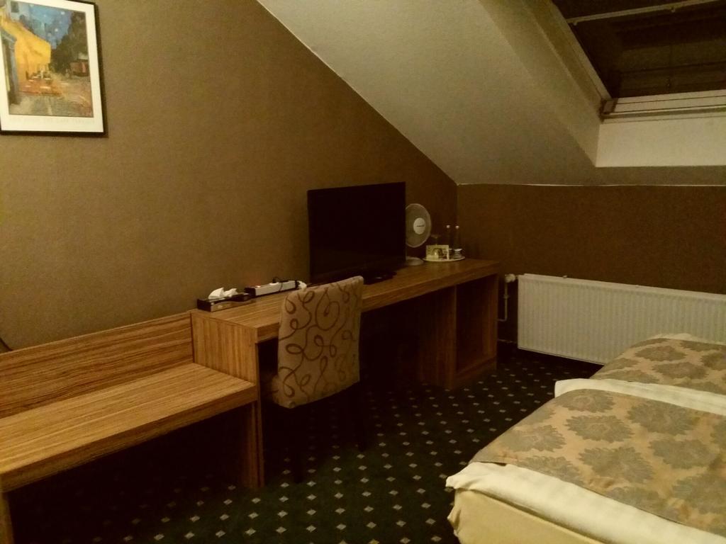 Abant Hotel Frankfurt אוברטשאוסן מראה חיצוני תמונה