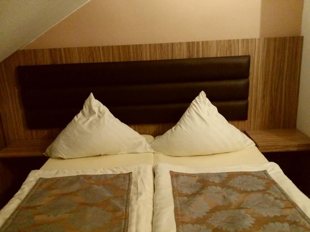 Abant Hotel Frankfurt אוברטשאוסן מראה חיצוני תמונה