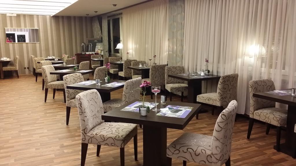 Abant Hotel Frankfurt אוברטשאוסן מראה חיצוני תמונה